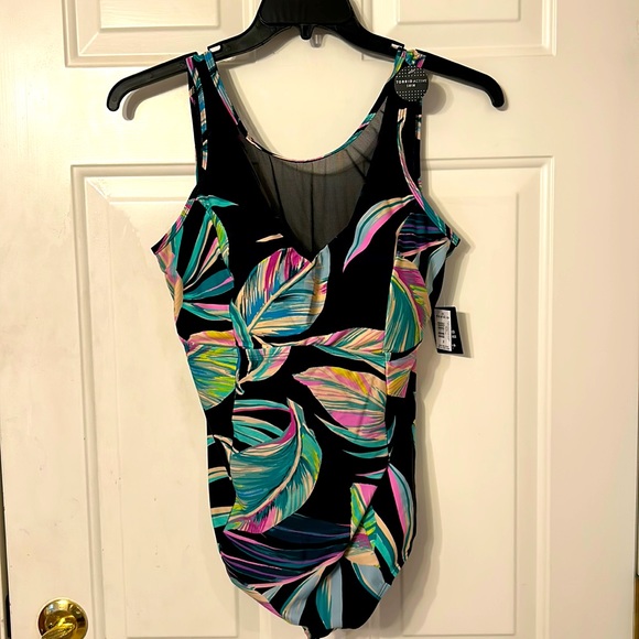 torrid Other - NWT 🎉HP🎉 Torrid 2 swimsuit, size 2X.